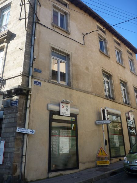 La rue des capucins au Puy en Velay, permet de continuer le chemin vers le sanctuaire du Jacques