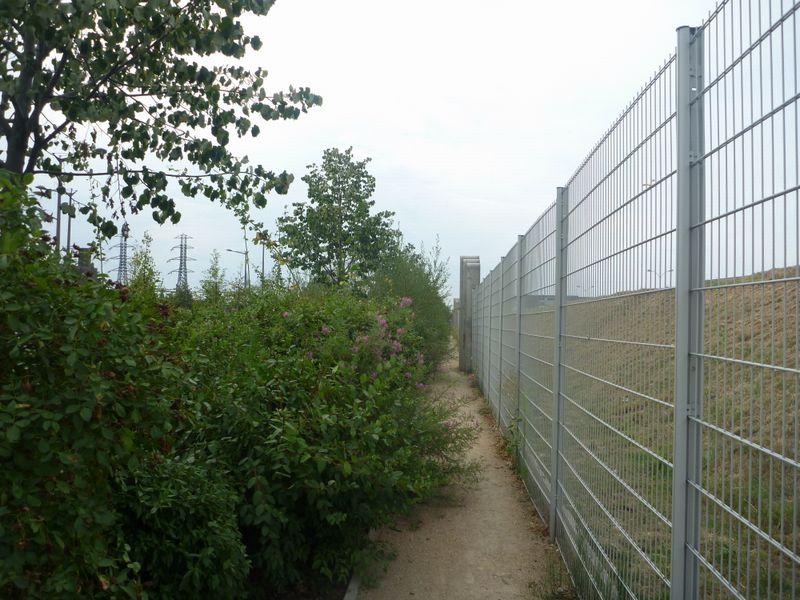 Passage cyclable entre rocade et le port edouard Herriot, la via rhona, mais ca passe en 2010
