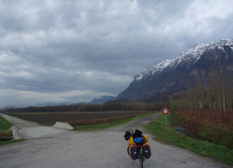 Fanette sur la Via Isera dans la plaine entre Albertville et Aiton en 2010