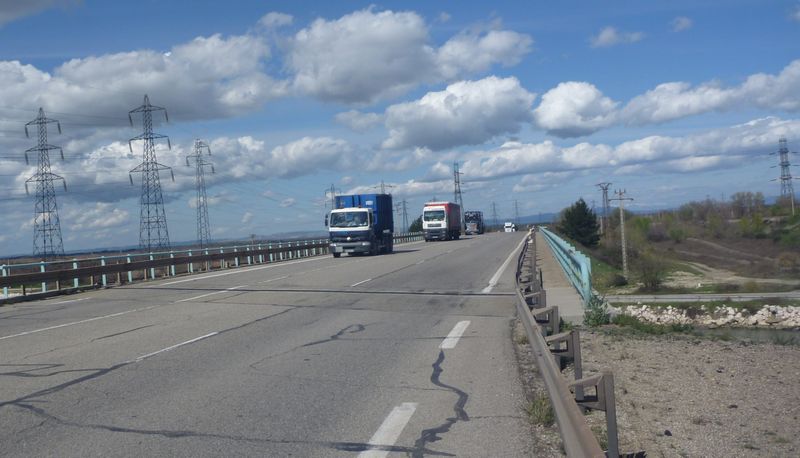 Barriere débile sur la D 268 en Bouches du rhône