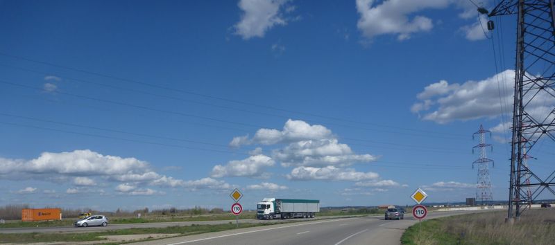 La route de Fos vers Istres est nationale et à quatre voies, et les vélos passent ou ?