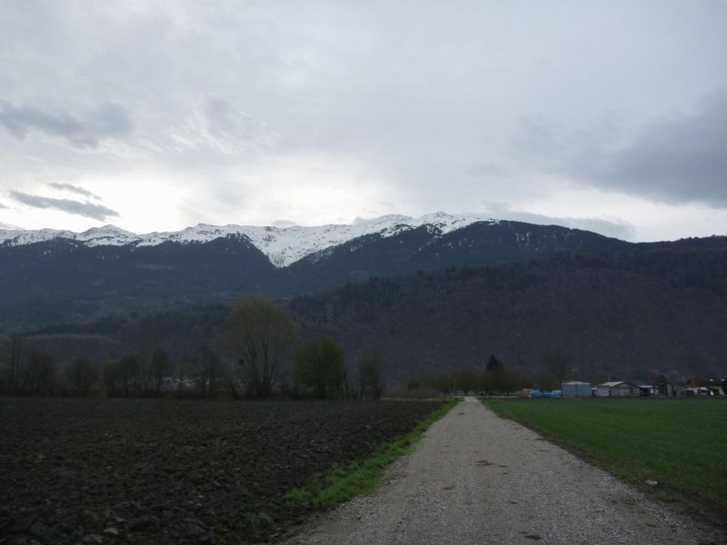 Route de la plaine des Villards entre Aiton et st Helène sur isere