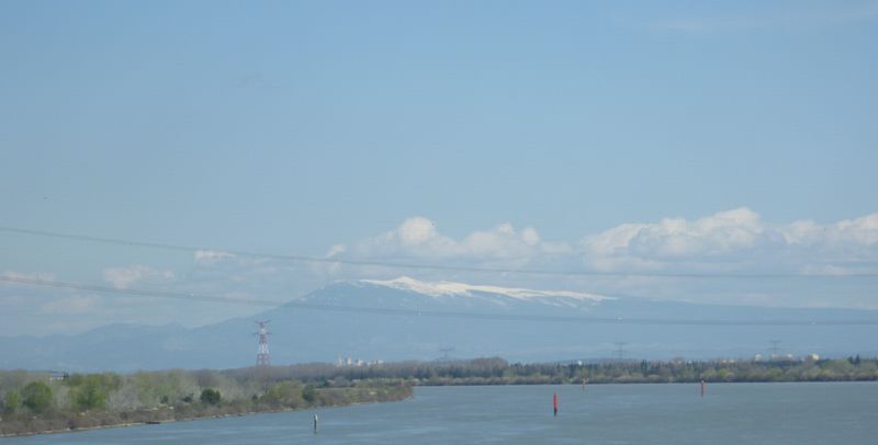 Le mont ventoux vu des bords du Rhône en 2010