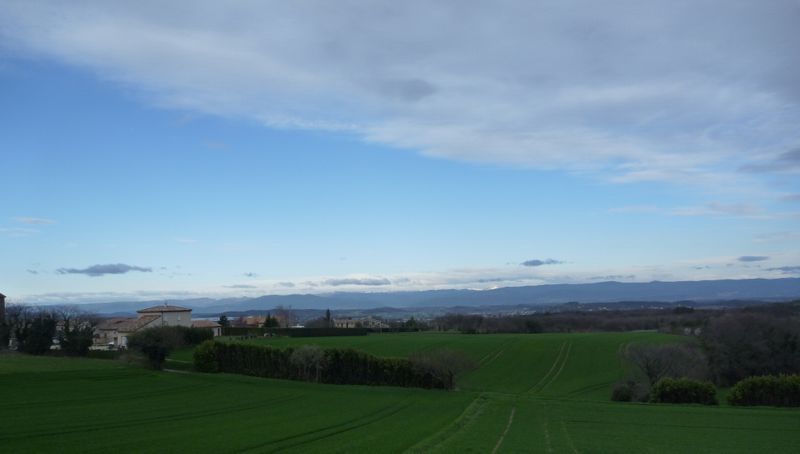 La Baume Cornillane en drôme et vue sur les monts de l'ardèche
