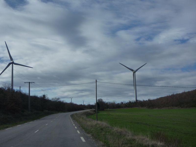 Les deux éoliennes du col de la Répara en Drôme en 2010