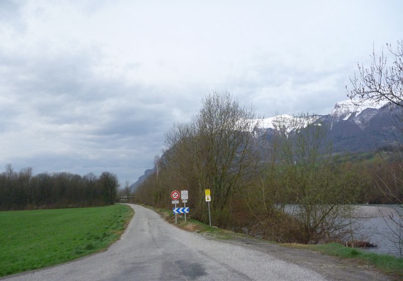 Le long de l'isere sur la Via Isera , on the road vers la mer