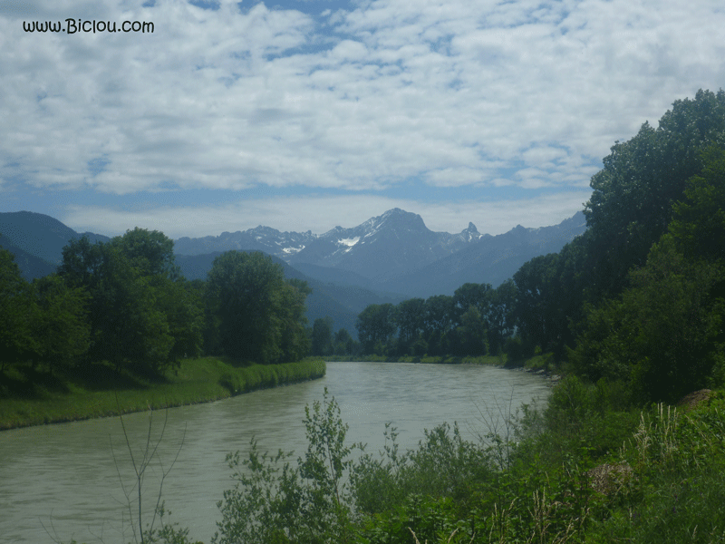 En remontant le fleuve Rhône le 20 juin 2011