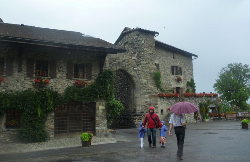 Pluie sur Yvoire en juin 2011