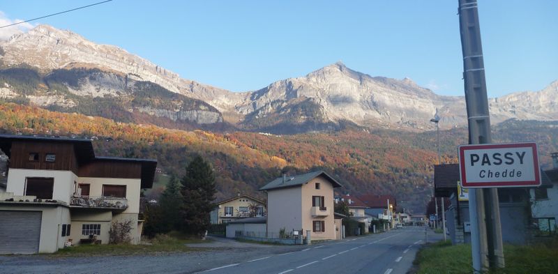 Au pied du mur à Passy