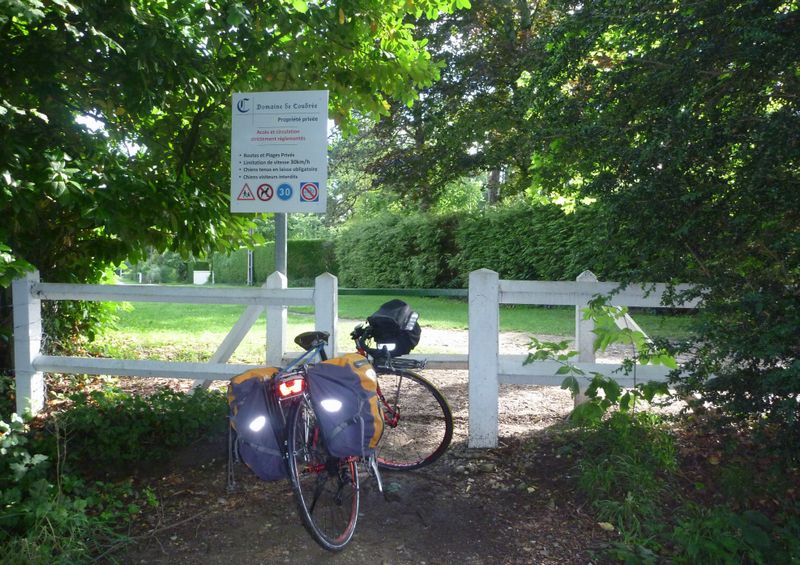 Fanny devant le domaine de Coudrée en 2011