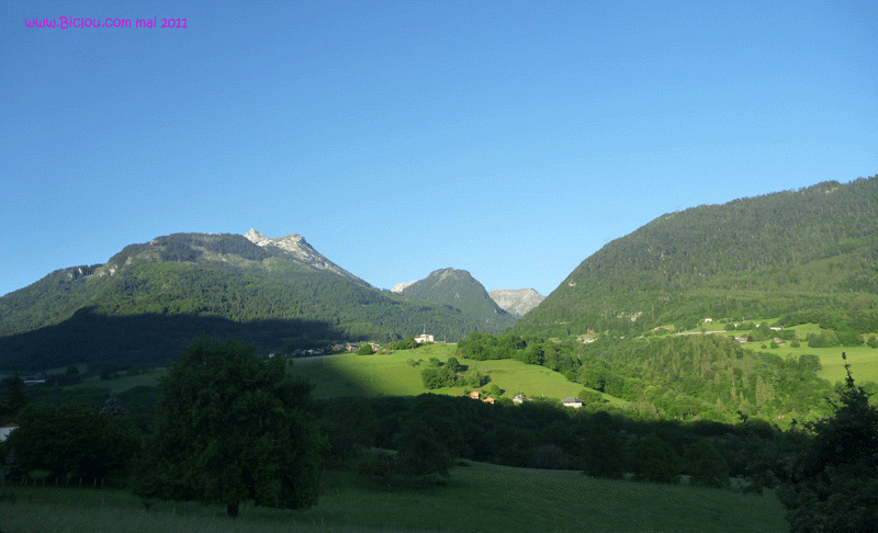 Le village et l'égise de Seythenex posés devant la sambuy en mai 2011