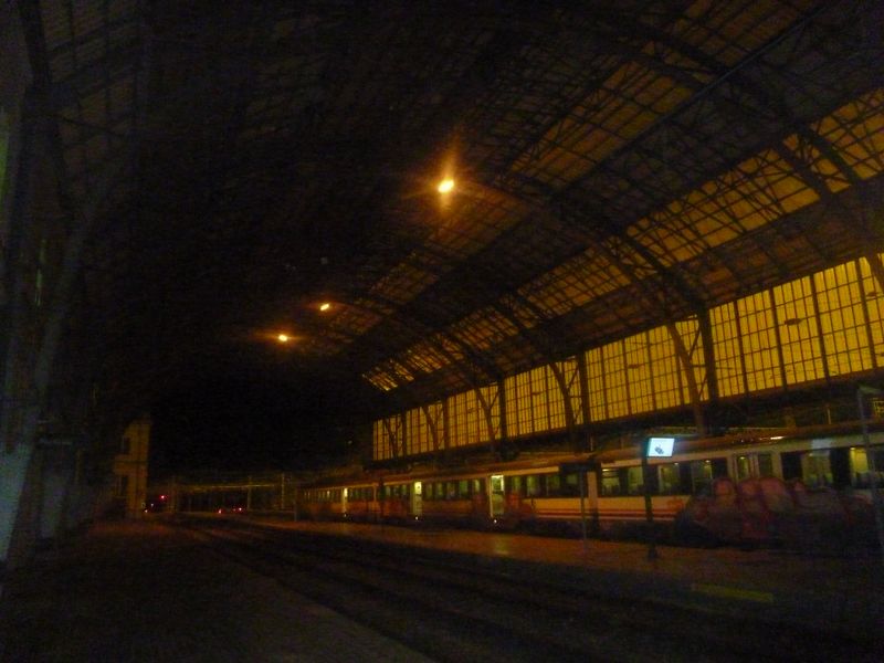La gare de Porbu, Terminus et déserte cette nuit espagnole de mai 2011