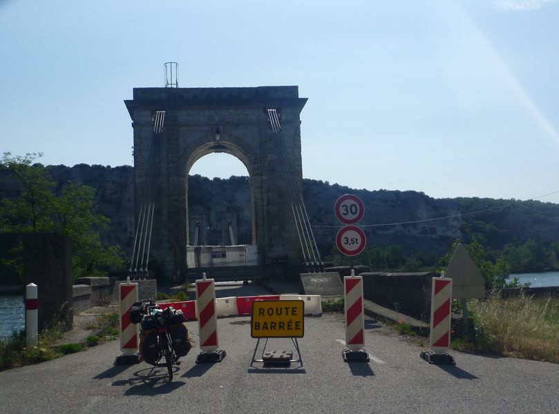 Pont du Robinet en travaux au Nord de Donzère , en mai 2011