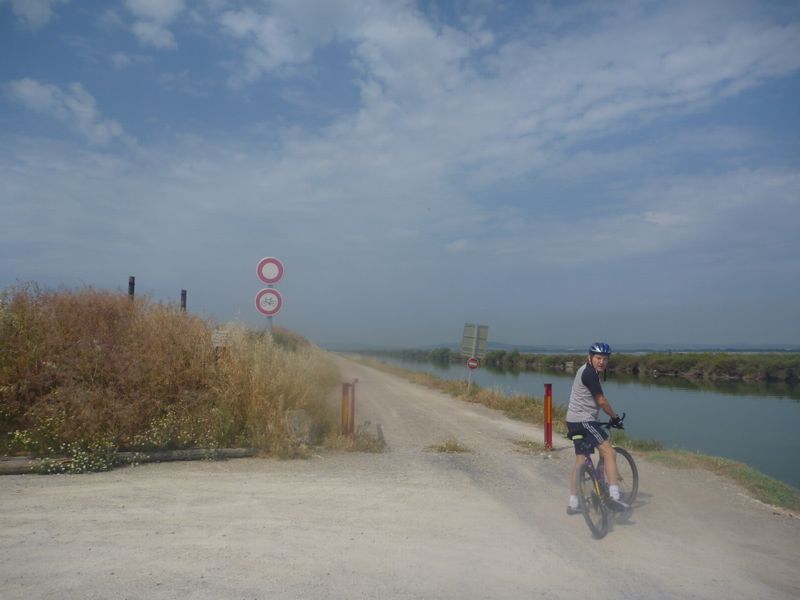Cyclotouriste rencontrés au long du canal de Séte à Arles en mai 2011