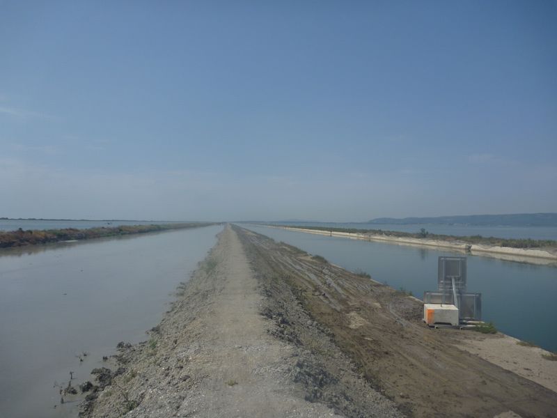 Cycler le long du canal du Rhône à séte devient dangereux ici en 2011