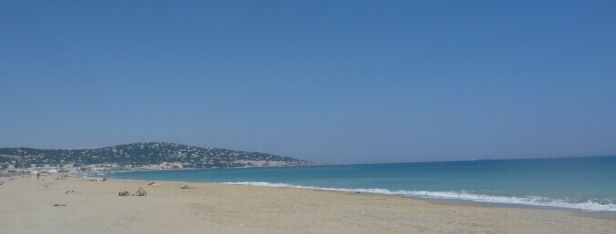 Sète , surmonté par son anticyclinal : le Mont Saint Clair en mai 2011