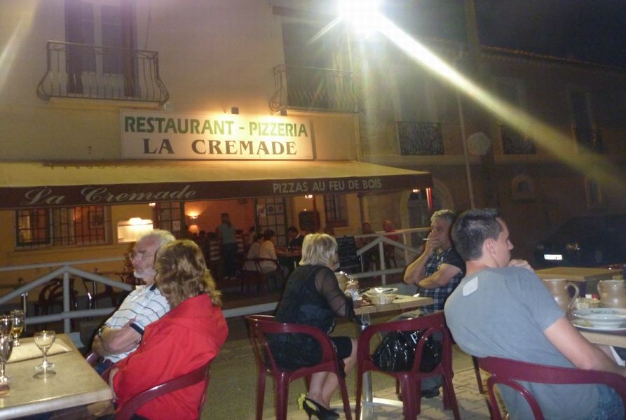 Restaurant de gogos au bord du canal du midi