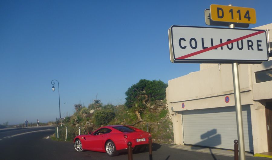 Ma jolie Ferrari , garée à Collioure en mai 2011
