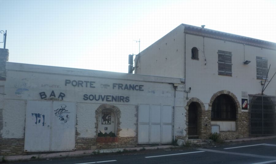 Souvenir de poste frontière entre Cerbère et Porbu en mai 2011