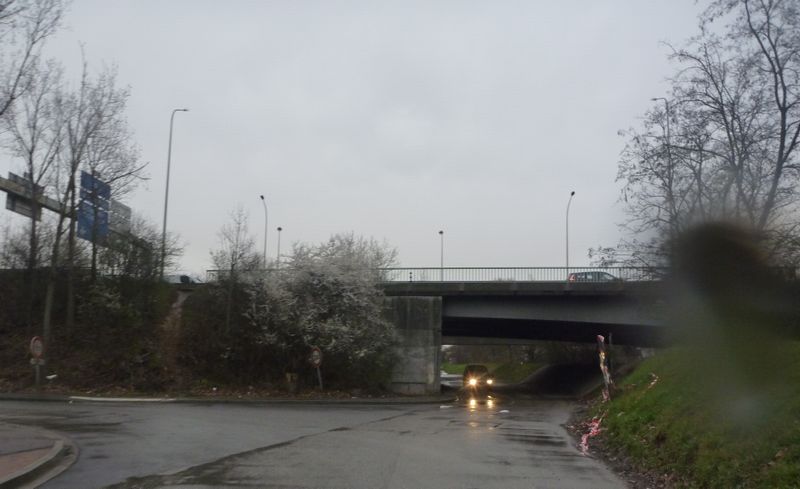 Arrivé aux puces de Lyon en 2011 au pont de la croix de Luizet toujours pas de balises viarhona ou Lyon cyclable
