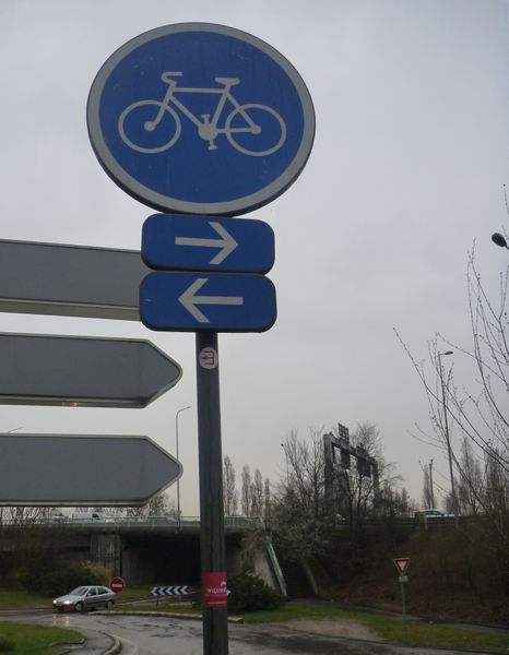 Signe du trident à la croix du Luizet de Lyon en 2011