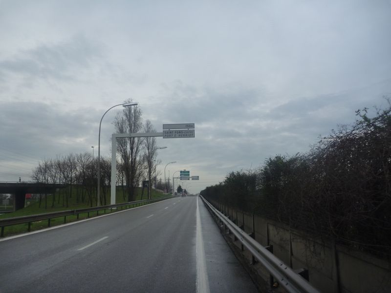 Serrons les fesses avec notre bicyclette vers la viaRhona Boulevard chambaud de la Bruyère à St Fons en 2011