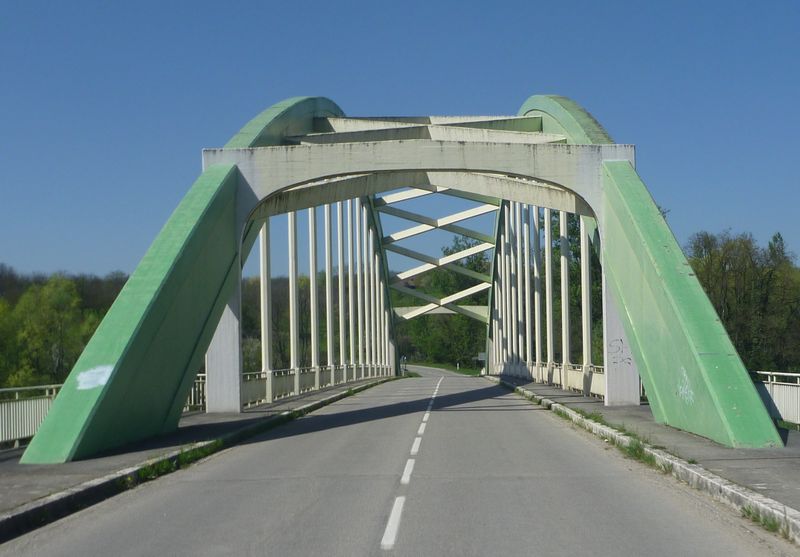 Pont de fer sur l'isere à Port Gervais en avril 2011