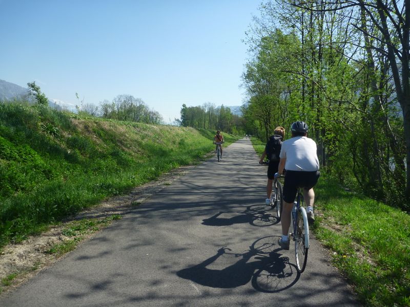 On the road again, vers Grenoble en avril 2011, sur la VV2 voie verte