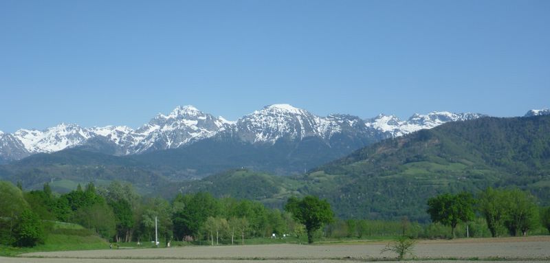 La chaine de Belledonne au dessus de Grenoble et du Grésivaudan en 2011