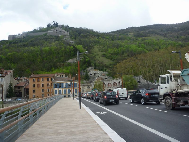 Arrivée à vélo à Grenoble an Avril 2011 , le Rabot sous le mont Rachais