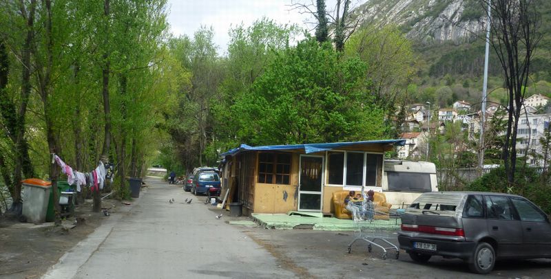 Bidonville de la piste cyclable à Grenoble en 2011