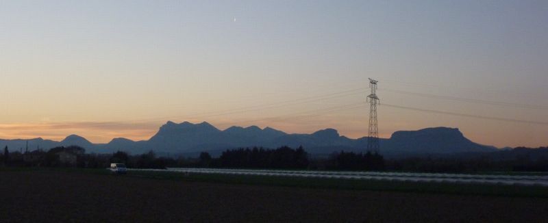 Le Diois vu un petit matin d'avril 2011 , en coupe géologique