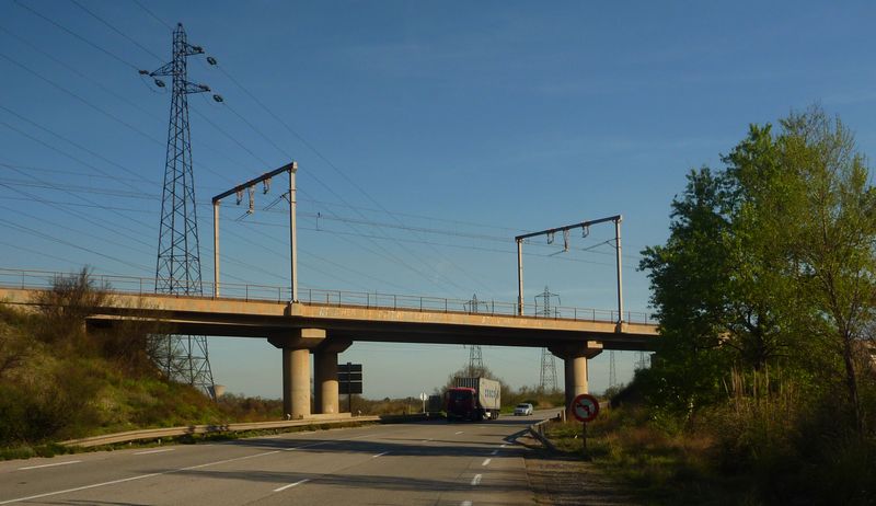 Passage sous pont très dangereux pour les vélos sur la D 268 en Camargue