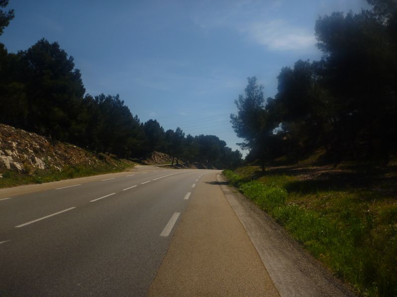 La route de Martigues à Carry le Rouet est cyclable sisi..
