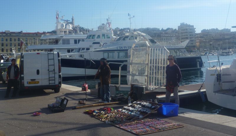 HLes marchands du temple sur le vieux port à Marseille en 2011
