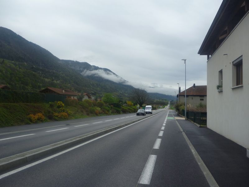 Belles bandes cyclables 2011 sur le D., entre Le Cheylas et Goncelin , le Bouchet