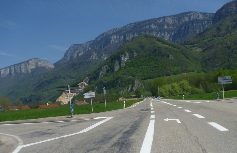 Sur le Rn 532 suivre à gauche pour rejoindre la voie verte de Grenoble