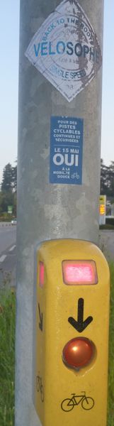 Militants vélo s'expriment sur les panneaux à Genève