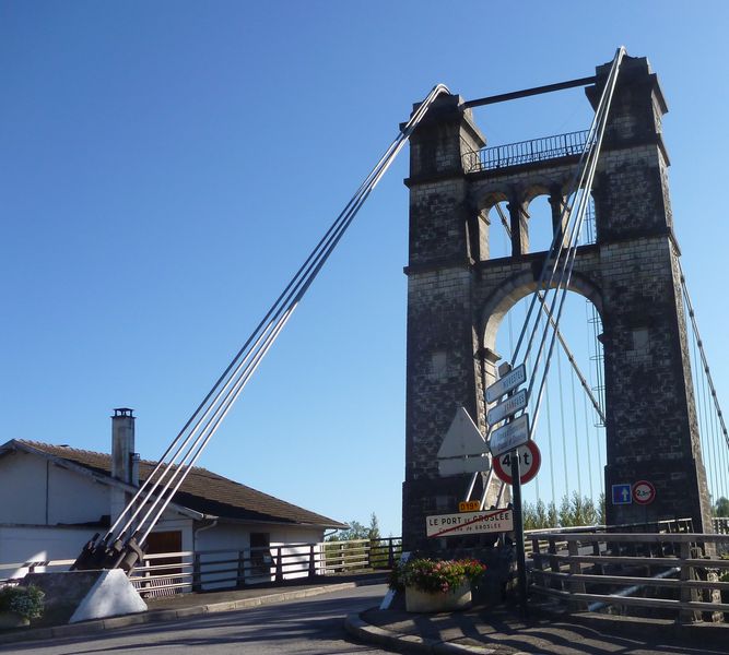 Pont sur la rhône au port de groslée