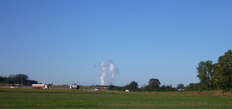 Vue sur la centrale atomique du Bugey en 2011