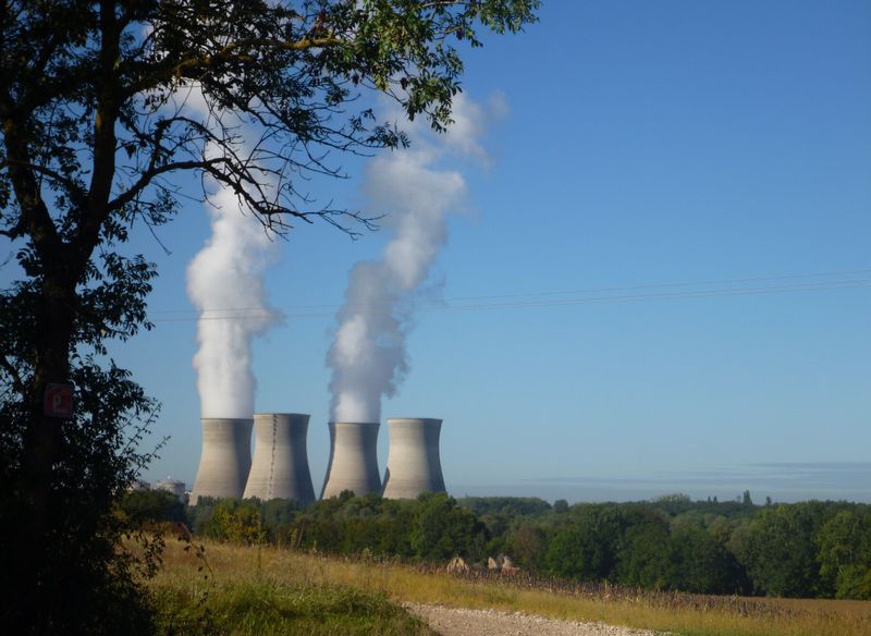Les fumées de la centrale du Bugey en 2011