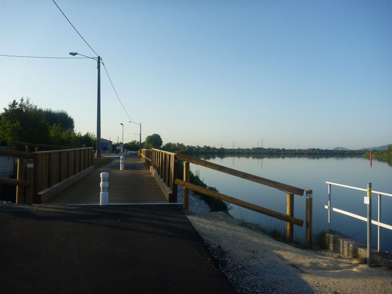 Aménagement d'un petit pont sur la via rhôna à Tournon en 2011