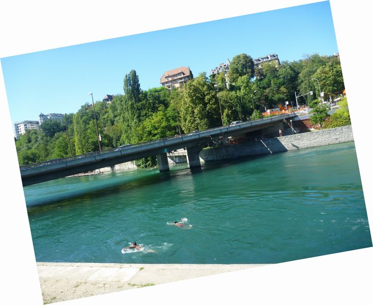 En route le long du Rhône, pour certains à la nage