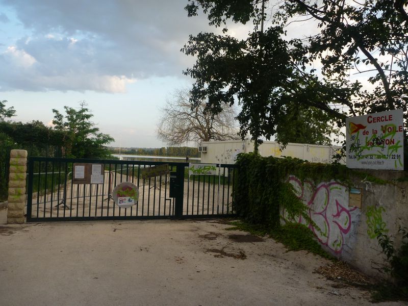La piste cyclable se cache au grand large au cercle de la voile de Lyon