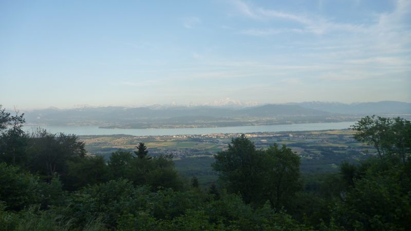 Le Mont Blanc en arrière plan du Lac léman vu de Saint cergue en 2012