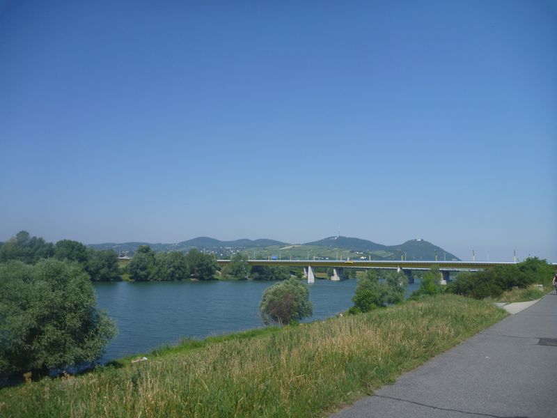Les collines autour de Vienne Autriche vues du Danube en 2012