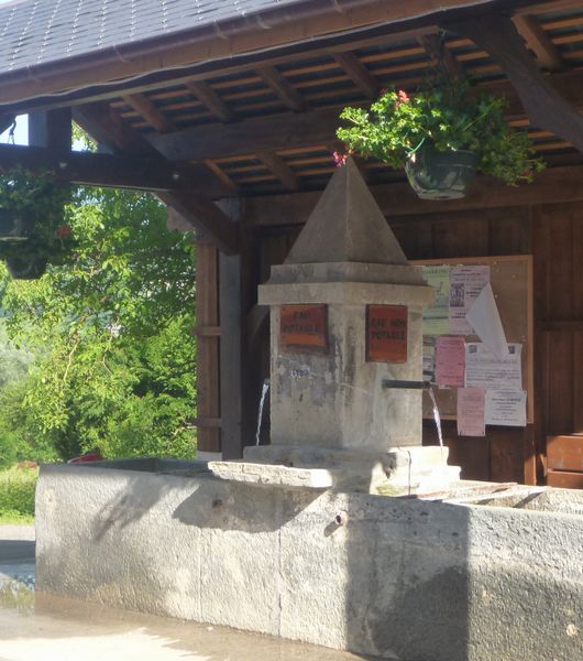 Eau chaude et froide au robinet aux villards de Chamoux en Savoie