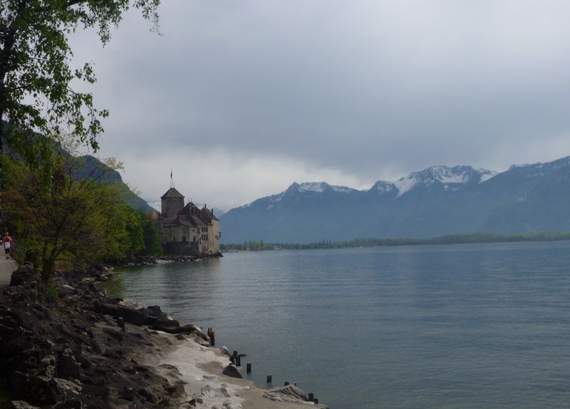 Chateau de Chillon vue du chemin côtier, passage à bicyclette possible, mais lentement en 2012