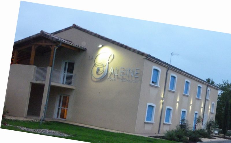 L'hôtel de La Saleine un soir d'octobre 2012, à Crest.. 
