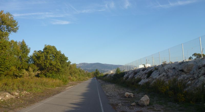 En remontant le Var sur la piste cyclable Nice la Manda ..